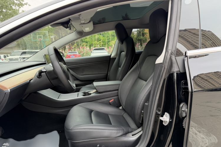 Used Tesla Model 3 2019 Long-Range Rear-Wheel-Drive Version Left Front Seat