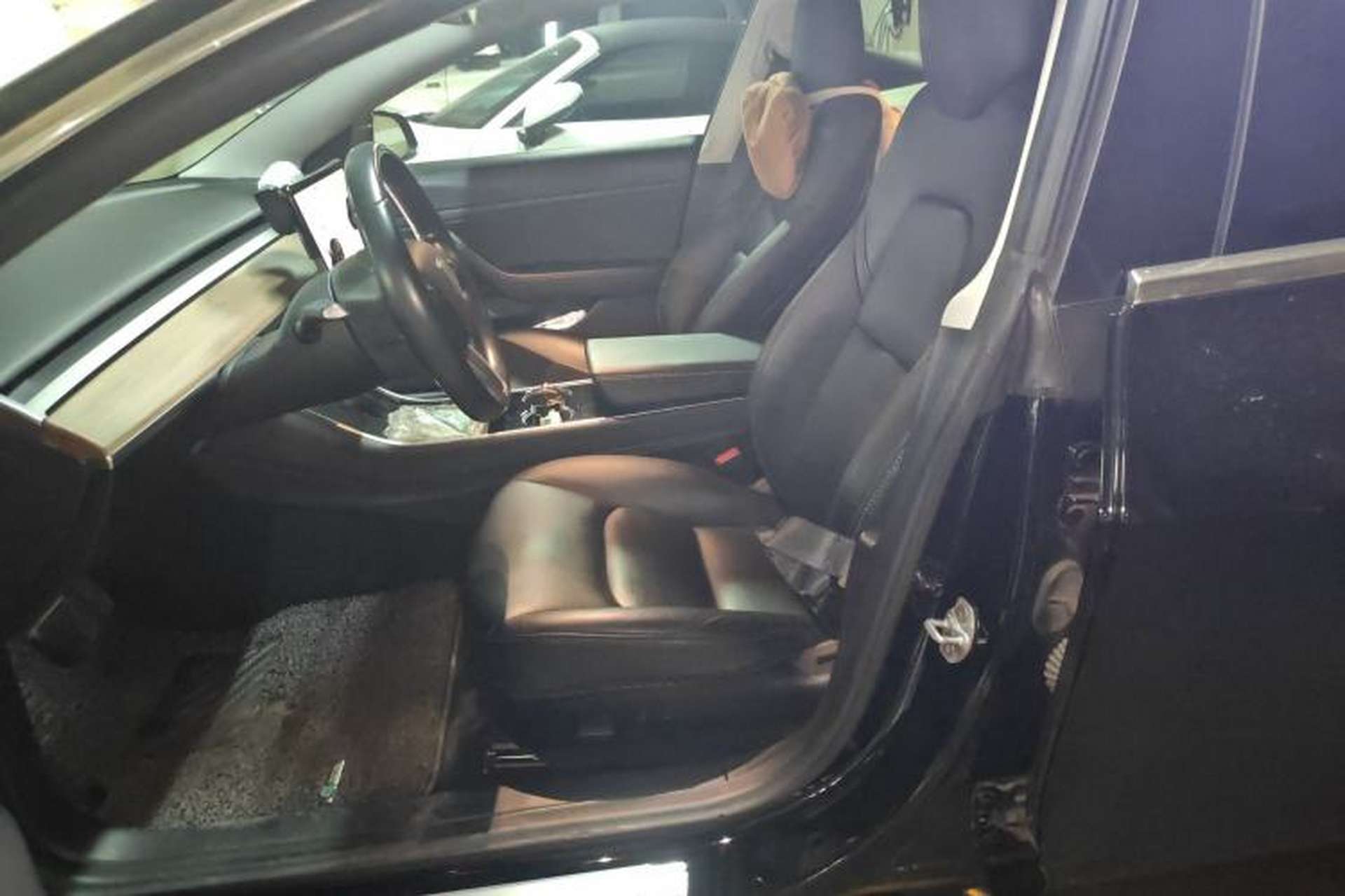 Used Tesla Model 3 2019 Long-Range Rear-Wheel-Drive Version Left Front Seat