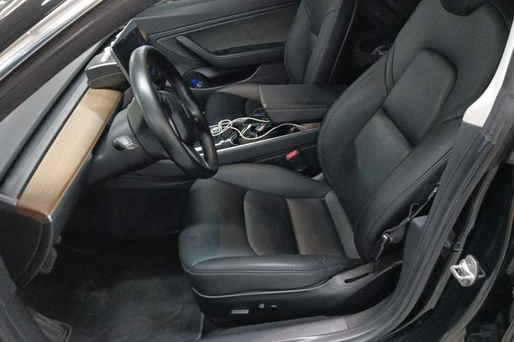 Used Tesla Model 3 2019 Long-Range Rear-Wheel-Drive Version Left Front Seat