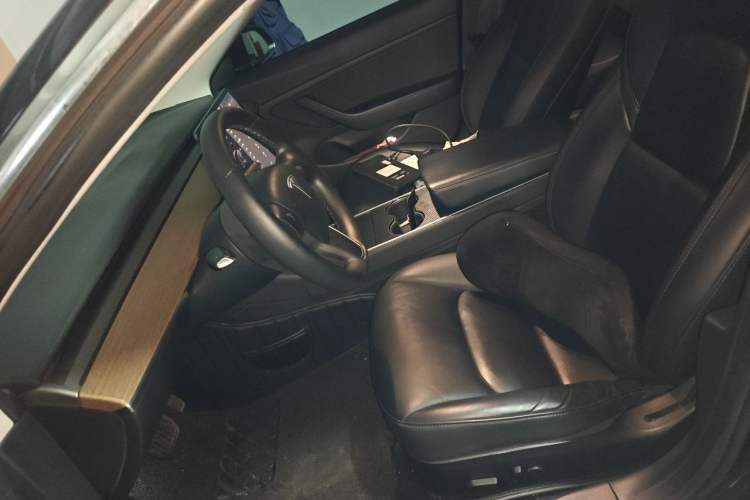 Used Tesla Model 3 2019 Long-Range Rear-Wheel-Drive Version Left Front Seat
