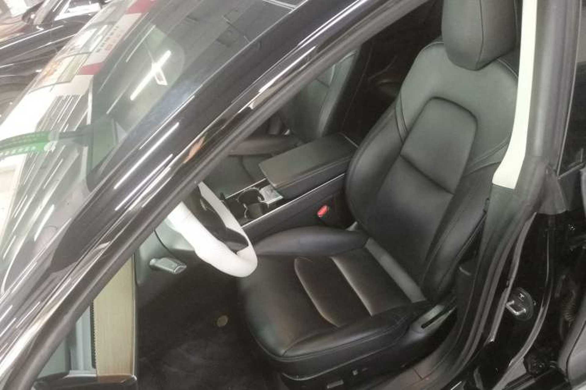 Used Tesla Model 3 2019 Long-Range Rear-Wheel-Drive Version Left Front Seat