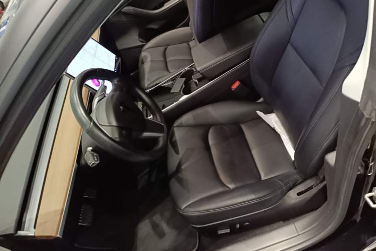 Used Tesla Model 3 2019 Long-Range All-Wheel-Drive Version Left Front Seat