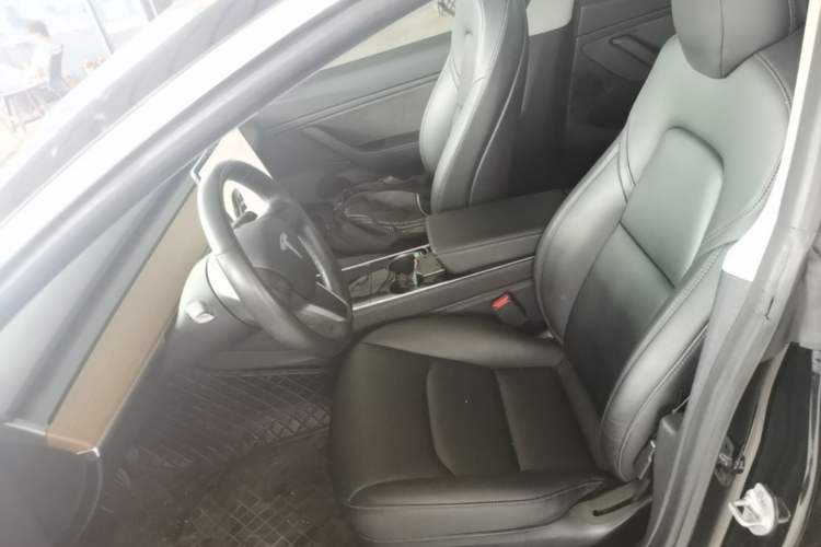 Used Tesla Model 3 2019 Long-Range Rear-Wheel-Drive Version Left Front Seat