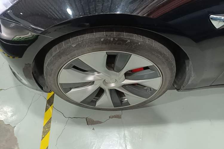 Used Tesla Model 3 2019 Performance High-Performance All-Wheel-Drive Version Left Front Wheel Hub