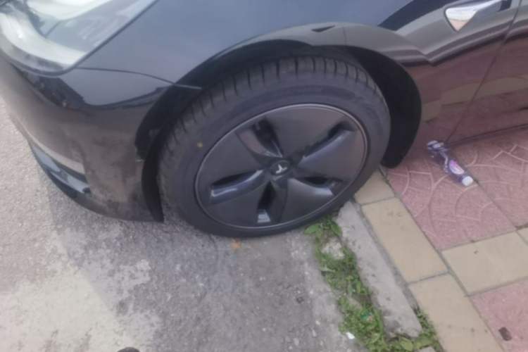 Used Tesla Model 3 2019 Long-Range All-Wheel-Drive Version Left Front Wheel Hub