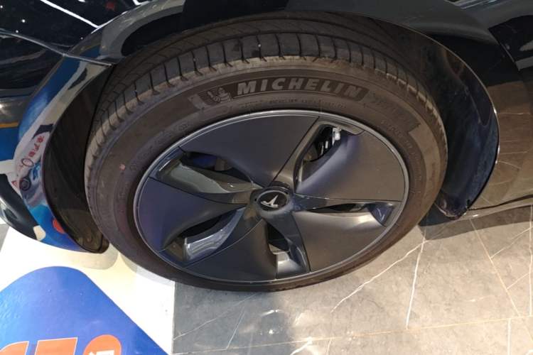 Used Tesla Model 3 2019 Standard Range Rear-Drive Upgraded Version Left Front Wheel Hub