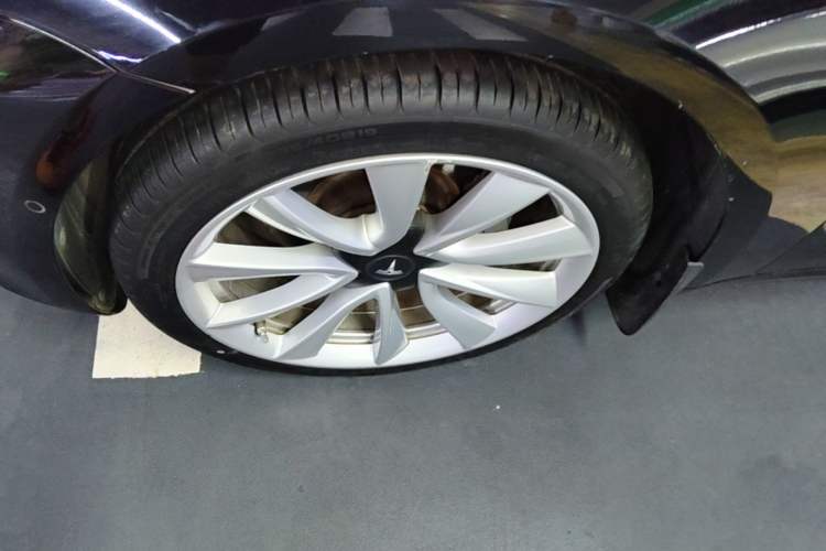 Used Tesla Model 3 2019 Standard Range Rear-Drive Upgraded Version Left Front Wheel Hub