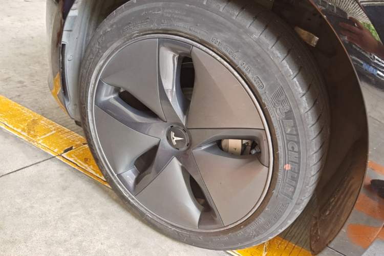 Used Tesla Model 3 2019 Standard Range Rear-Drive Upgraded Version Left Front Wheel Hub