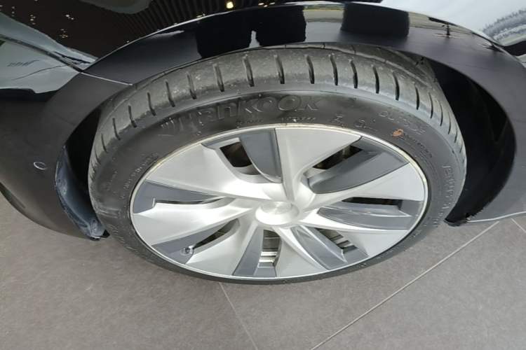 Used Tesla Model 3 2019 Long-Range All-Wheel-Drive Version Left Front Wheel Hub
