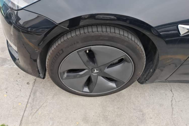 Used Tesla Model 3 2019 Long-Range All-Wheel-Drive Version Left Front Wheel Hub
