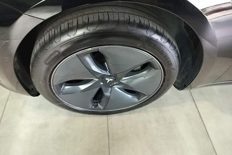 Used Tesla Model 3 2019 Long-Range All-Wheel-Drive Version Left Front Wheel Hub