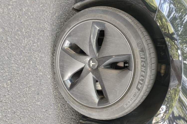 Used Tesla Model 3 2019 Long-Range Rear-Wheel-Drive Version Left Front Wheel Hub