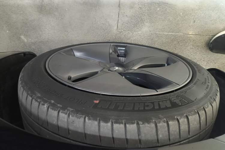Used Tesla Model 3 2019 Standard Range Rear-Drive Upgraded Version Left Front Wheel Hub