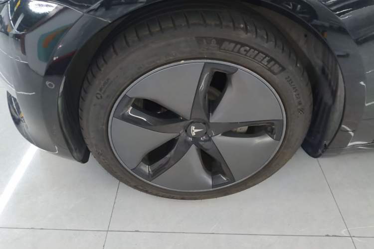 Used Tesla Model 3 2019 Long-Range Rear-Wheel-Drive Version Left Front Wheel Hub