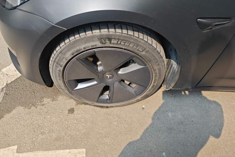 Used Tesla Model 3 2019 Long-Range All-Wheel-Drive Version Left Front Wheel Hub