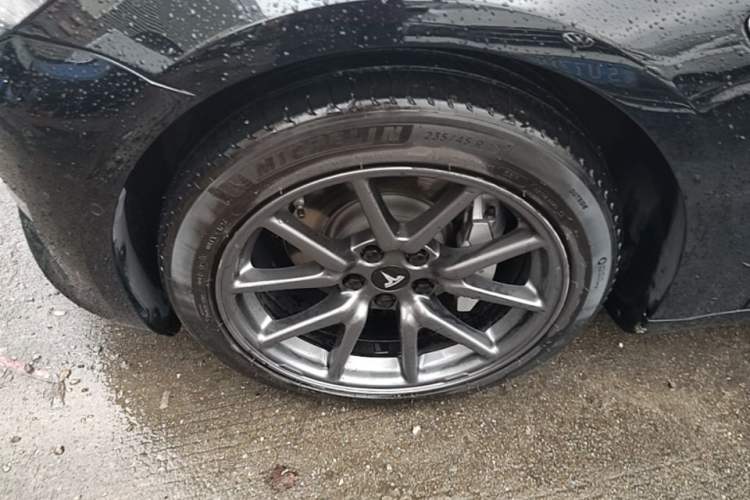 Used Tesla Model 3 2019 Long-Range Rear-Wheel-Drive Version Left Front Wheel Hub