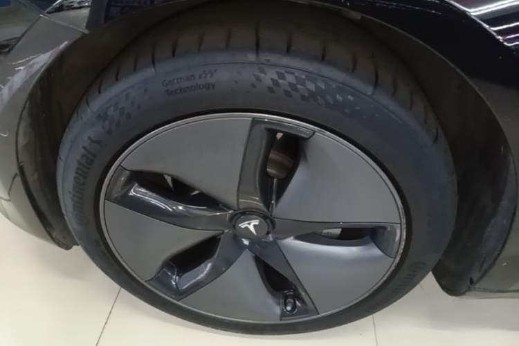 Used Tesla Model 3 2019 Long-Range Rear-Wheel-Drive Version Left Front Wheel Hub
