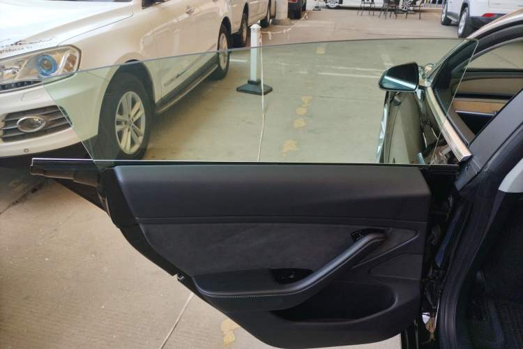 Used Tesla Model 3 2019 Long-Range Rear-Wheel-Drive Version Left Rear Door Interior