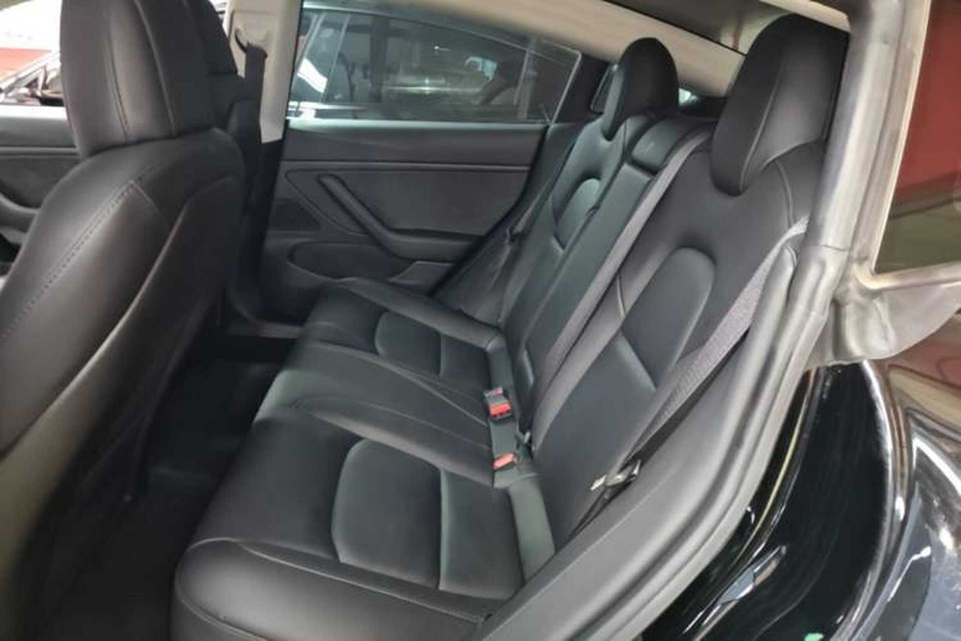 Used Tesla Model 3 2019 Long-Range Rear-Wheel-Drive Version Left Rear Seat