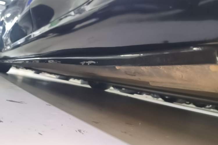Used Tesla Model 3 2019 Long-Range All-Wheel-Drive Version Left Side Sill