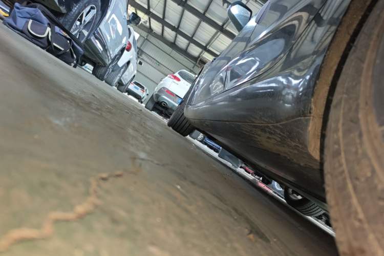 Used Tesla Model 3 2019 Long-Range All-Wheel-Drive Version Left Side Sill
