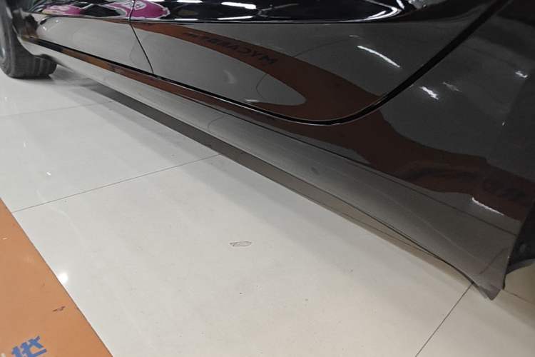 Used Tesla Model 3 2019 Long-Range Rear-Wheel-Drive Version Left Side Sill