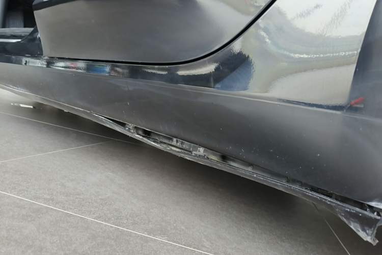 Used Tesla Model 3 2019 Long-Range All-Wheel-Drive Version Left Side Sill