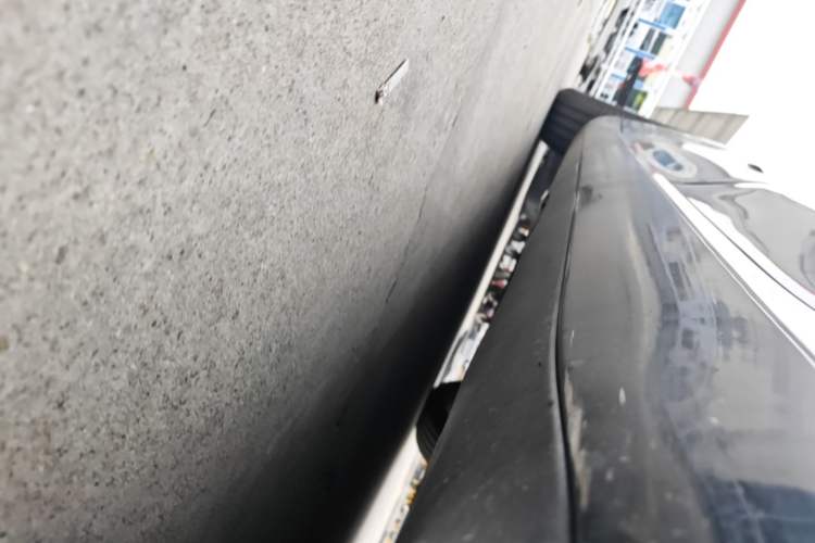 Used Tesla Model 3 2019 Long-Range All-Wheel-Drive Version Left Side Sill
