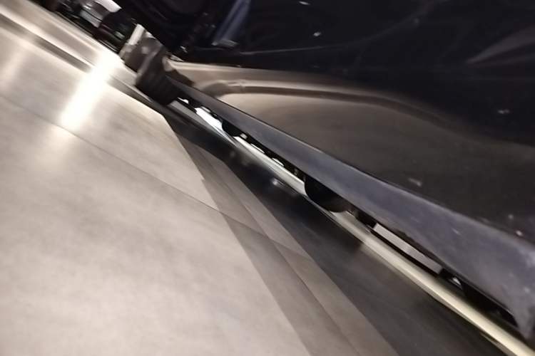 Used Tesla Model 3 2019 Long-Range All-Wheel-Drive Version Left Side Sill