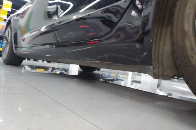 Used Tesla Model 3 2019 Long-Range Rear-Wheel-Drive Version Left Side Sill