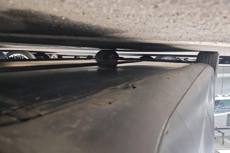 Used Tesla Model 3 2019 Long-Range All-Wheel-Drive Version Left Side Sill