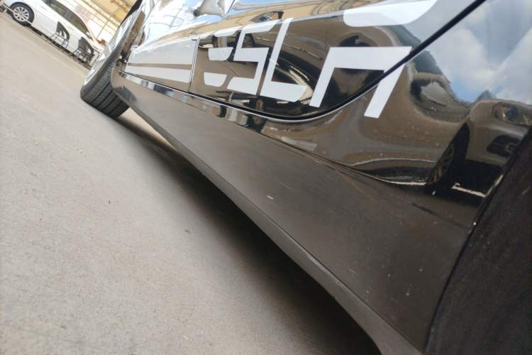 Used Tesla Model 3 2019 Long-Range Rear-Wheel-Drive Version Left Side Sill