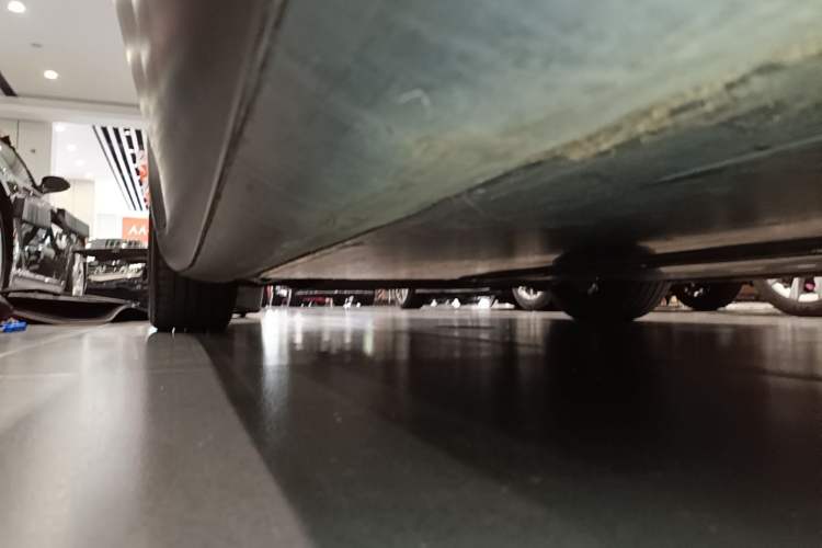 Used Tesla Model 3 2019 Long-Range All-Wheel-Drive Version Left Side Sill