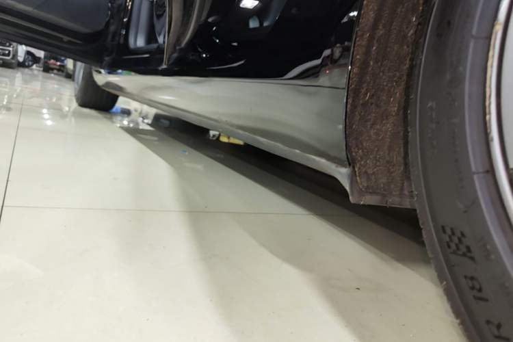 Used Tesla Model 3 2019 Long-Range Rear-Wheel-Drive Version Left Side Sill
