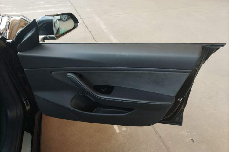 Used Tesla Model 3 2019 Long-Range Rear-Wheel-Drive Version Right Front Door Interior