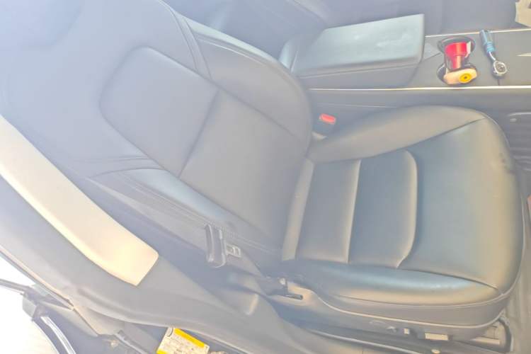 Used Tesla Model 3 2019 Standard Range Rear-Drive Upgraded Version Right Front Seat