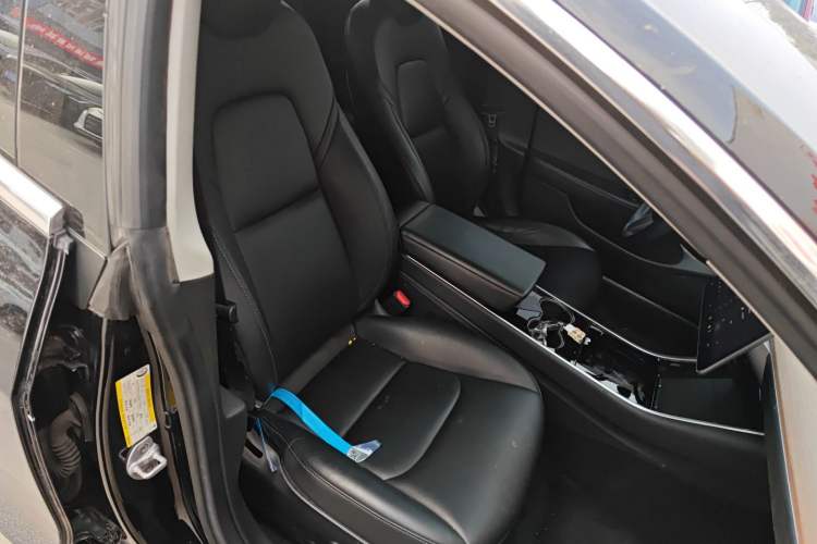 Used Tesla Model 3 2019 Long-Range Rear-Wheel-Drive Version Right Front Seat