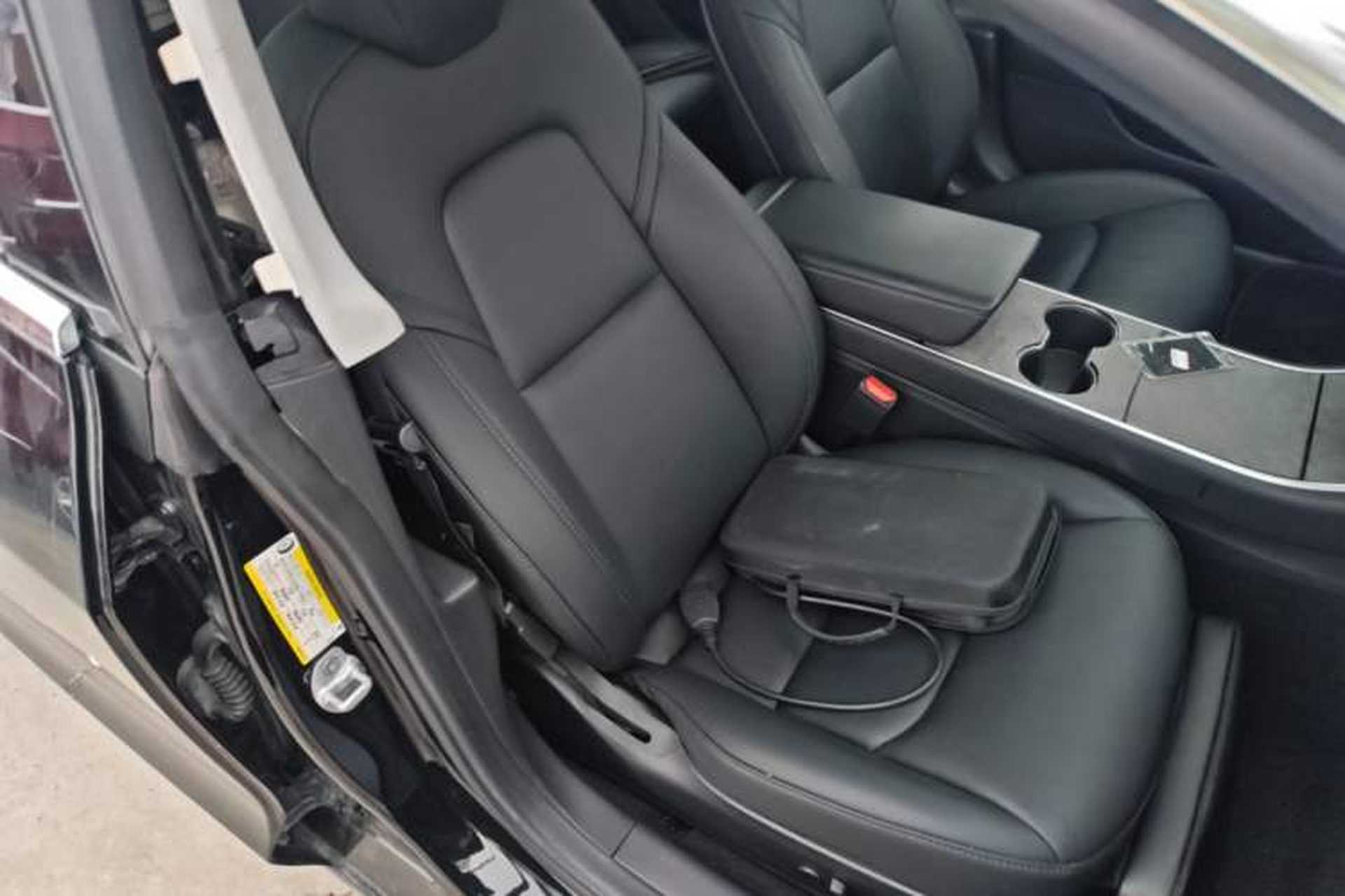 Used Tesla Model 3 2019 Long-Range All-Wheel-Drive Version Right Front Seat