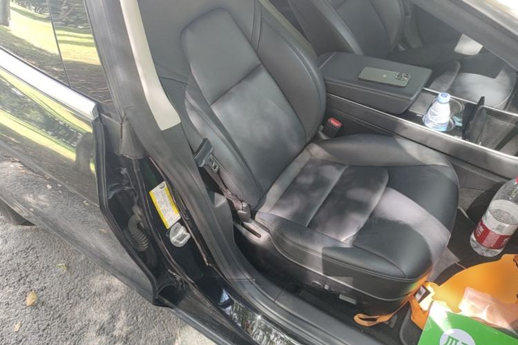 Used Tesla Model 3 2019 Long-Range Rear-Wheel-Drive Version Right Front Seat