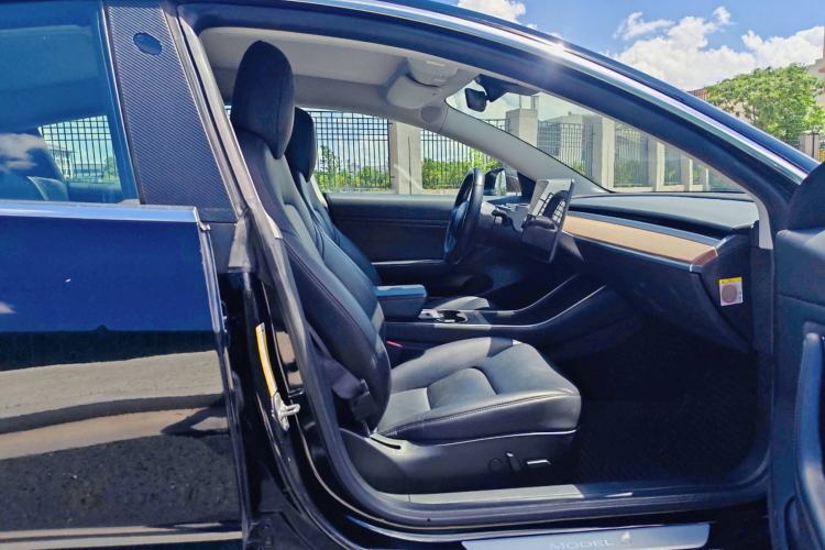 Used Tesla Model 3 2019 Long-Range Rear-Wheel-Drive Version Right Front Seat