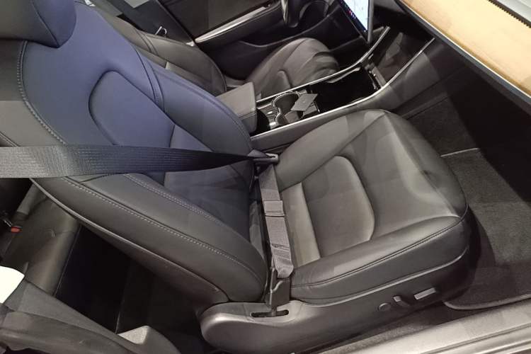 Used Tesla Model 3 2019 Long-Range All-Wheel-Drive Version Right Front Seat