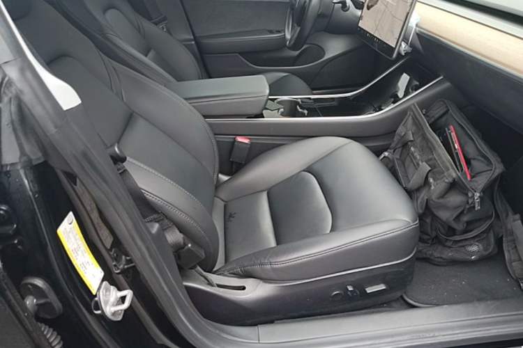 Used Tesla Model 3 2019 Long-Range Rear-Wheel-Drive Version Right Front Seat
