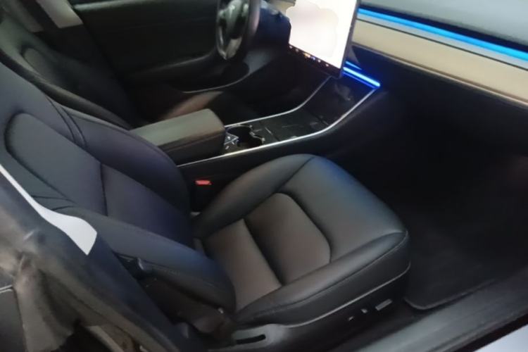 Used Tesla Model 3 2019 Long-Range Rear-Wheel-Drive Version Right Front Seat