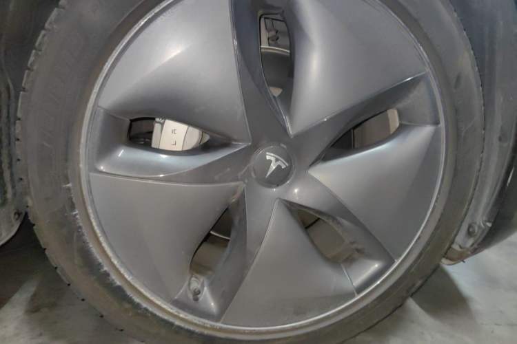 Used Tesla Model 3 2019 Standard Range Rear-Drive Upgraded Version Right Front Wheel Hub