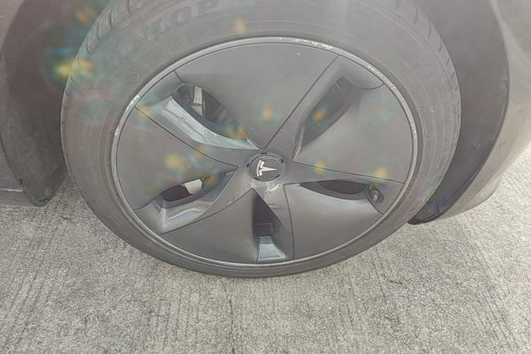 Used Tesla Model 3 2019 Standard Range Rear-Drive Upgraded Version Right Front Wheel Hub
