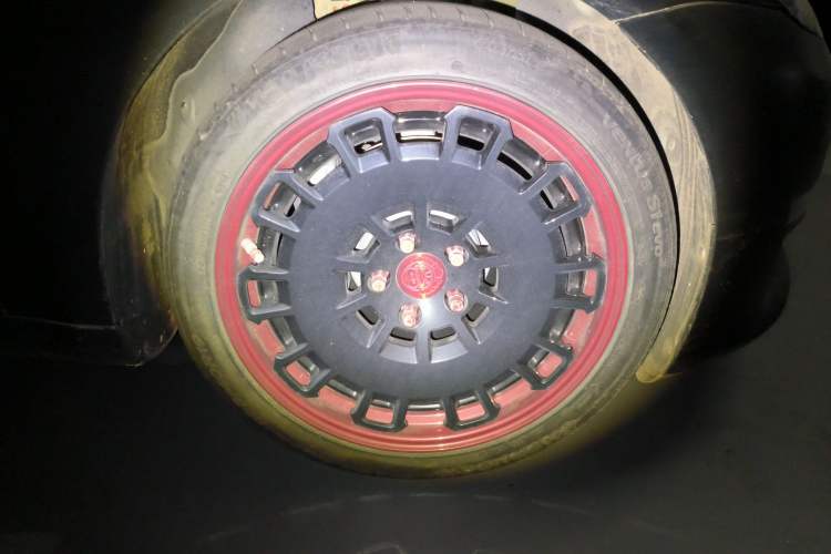Used Tesla Model 3 2019 Long-Range Rear-Wheel-Drive Version Right Front Wheel Hub