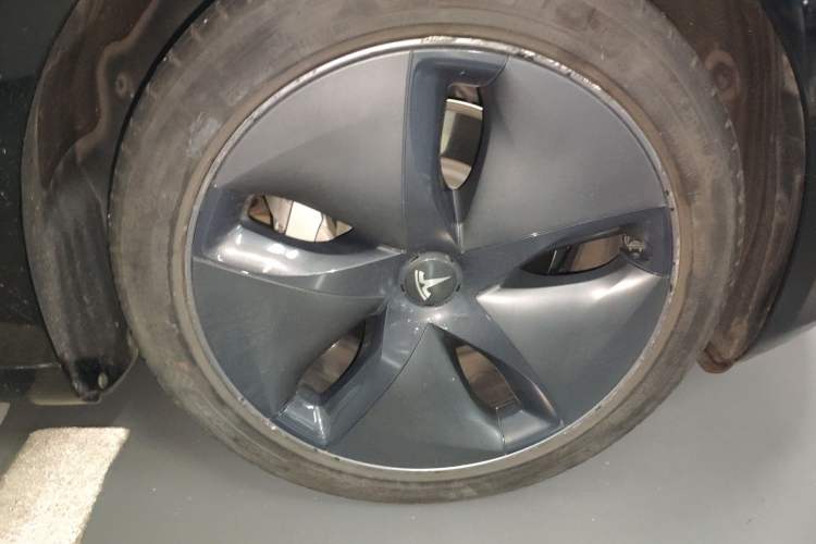 Used Tesla Model 3 2019 Standard Range Rear-Drive Upgraded Version Right Front Wheel Hub