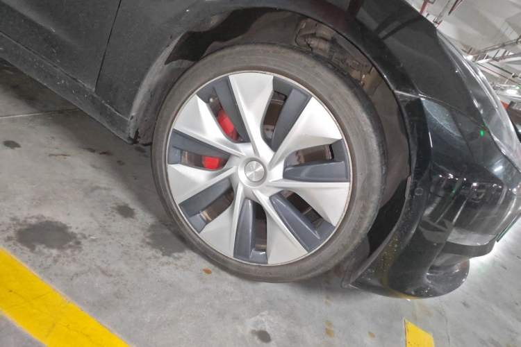 Used Tesla Model 3 2019 Performance High-Performance All-Wheel-Drive Version Right Front Wheel Hub