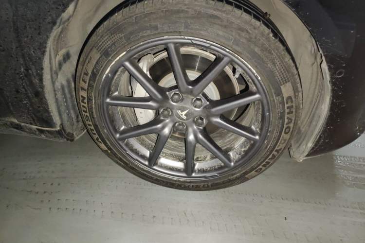 Used Tesla Model 3 2019 Standard Range Rear-Drive Upgraded Version Right Front Wheel Hub