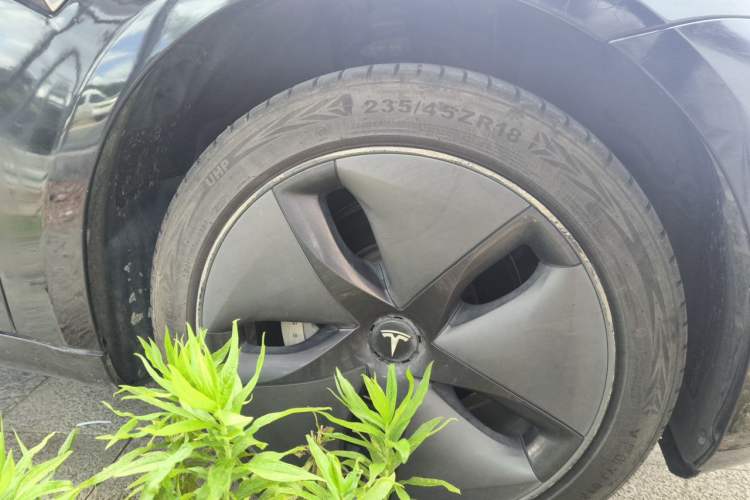 Used Tesla Model 3 2019 Standard Range Rear-Drive Upgraded Version Right Front Wheel Hub